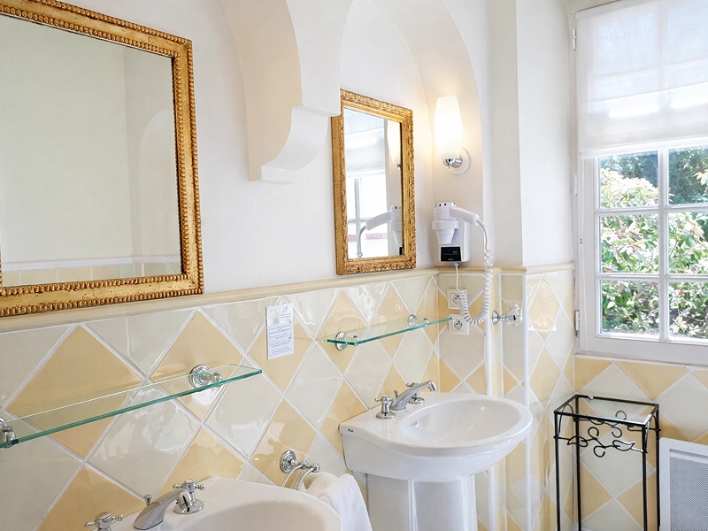 Hôtel;thary, Hôtel de Biarritz, Hôtel de Saint-Jean-de-Luz